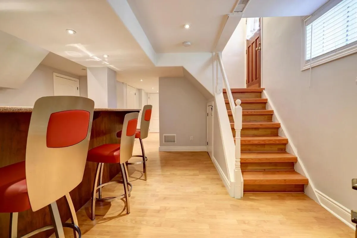 Comfy City Retreat , Seneca College, CMCC Toronto Villa