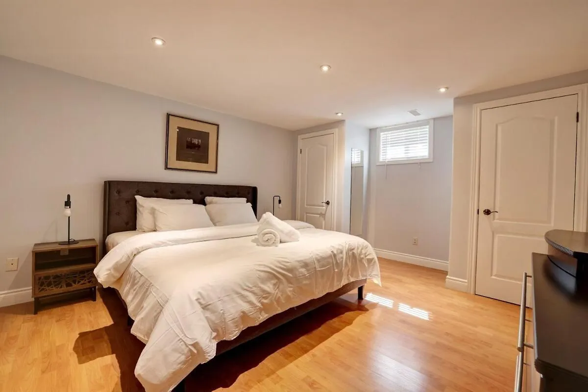 Comfy City Retreat , Seneca College, CMCC Toronto Villa